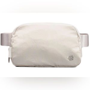 NWT Lululemon everywhere belt bag (white opal)
